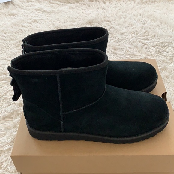 NWB authentic Ugg classic mini logo zip black boots - Picture 3 of 8